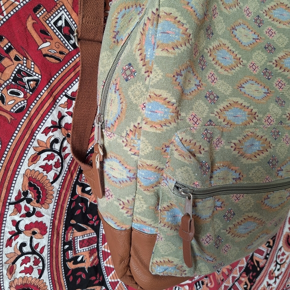 Lightweight Bohemian Pattern Large Backpack - Picture 4 of 13